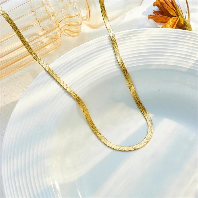 Colier auriu, din otel inoxidabil, stil sarpe, suflat cu aur 18k, Caitlyn C11 - Pursehuit.ro