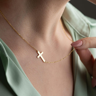 Colier auriu, din otel inoxidabil, suflat cu aur 18k, cu cruciulita delicata, Henki C3