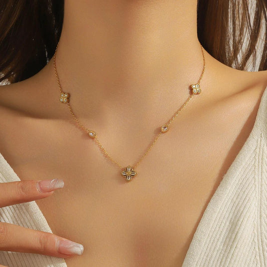 Colier auriu, din otel inoxidabil, suflat cu aur 18k, cu floricele si pietre din zirconiu, Denny C12 - Pursehuit.ro