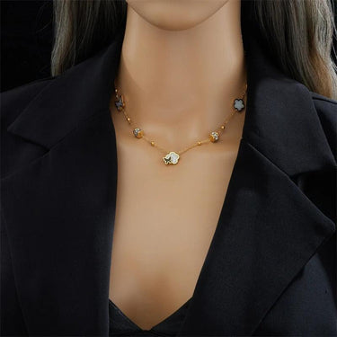 Colier auriu, din otel inoxidabil, suflat cu aur 18k, cu floricele si pietre din zirconiu, Eida C1 - Pursehuit.ro