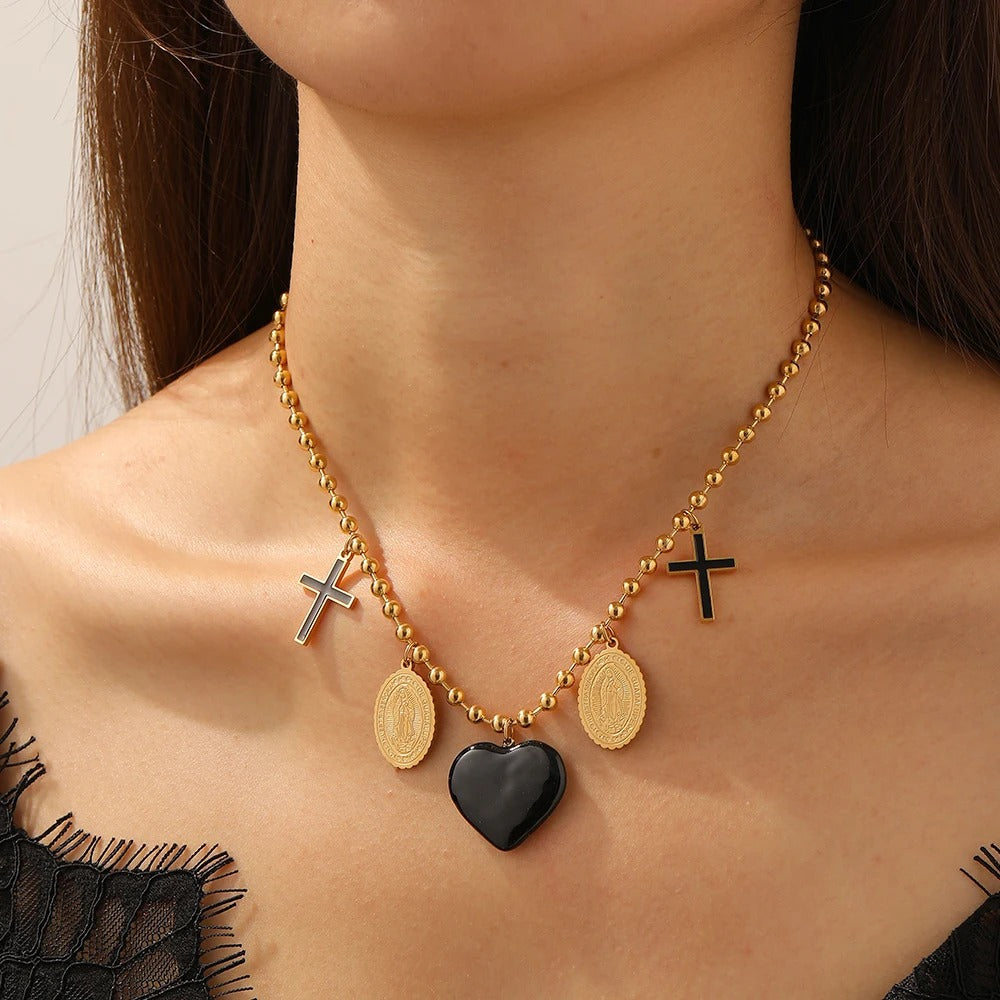 Colier auriu, din otel inoxidabil, suflat cu aur 18k, cu inima neagra si cruciulite, Rinda C5