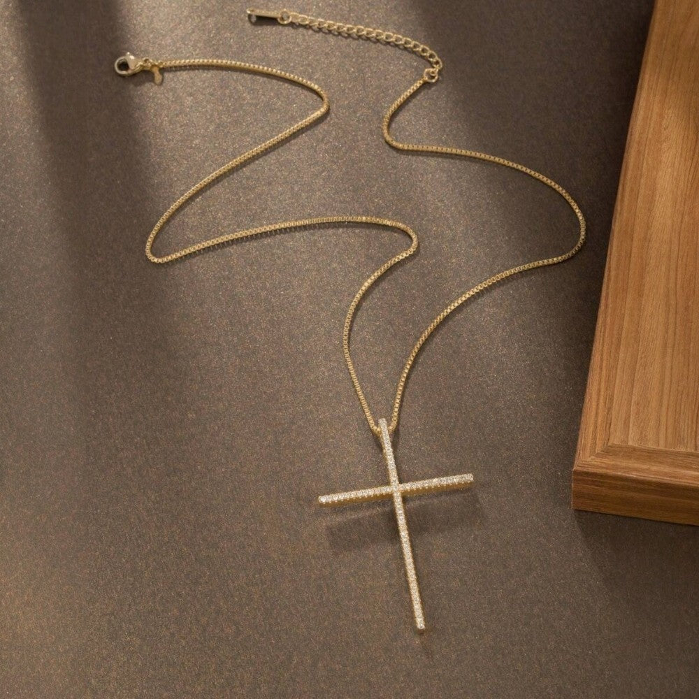 Colier auriu, din otel inoxidabil, suflat cu aur 18k, cu pandantiv cruce si pietre din zirconiu, Dario C7