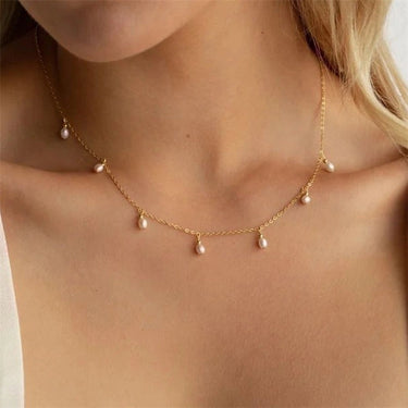 Colier auriu, din otel inoxidabil, suflat cu aur 18k, cu perlute delicate, Helvi C3