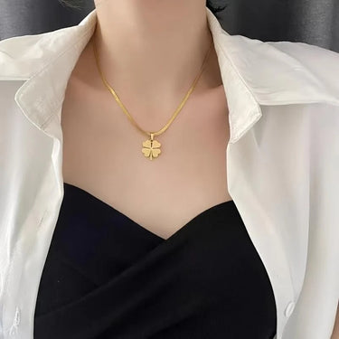 Colier auriu, din otel inoxidabil, suflat cu aur 18k, cu piese in forma de trifoi norocos, Iliana C5