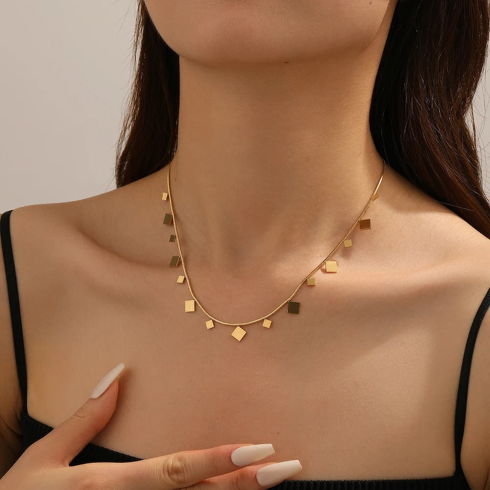 Colier auriu, din otel inoxidabil, suflat cu aur 18k, cu piese patrate, Rinette C5