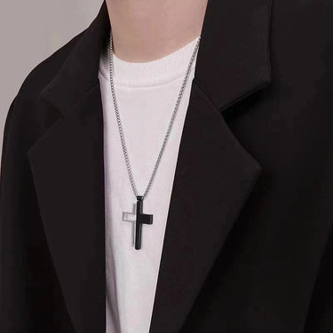 Colier barbati, argintiu, din otel inoxidabil, suflat cu aur 18k, cu pandantiv cruce, Ramon C9