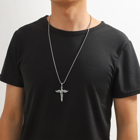 Colier barbati, argintiu, din otel inoxidabil, suflat cu aur 18k, cu pandantiv sabie si aripi, Pieter C9