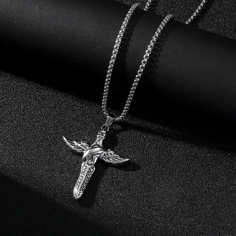 Colier barbati, argintiu, din otel inoxidabil, suflat cu aur 18k, cu pandantiv sabie si aripi, Pieter C9