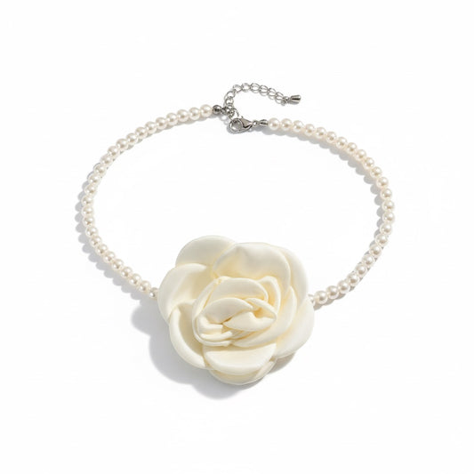 Colier choker, cu perle si floare alb unt, Bedine C14