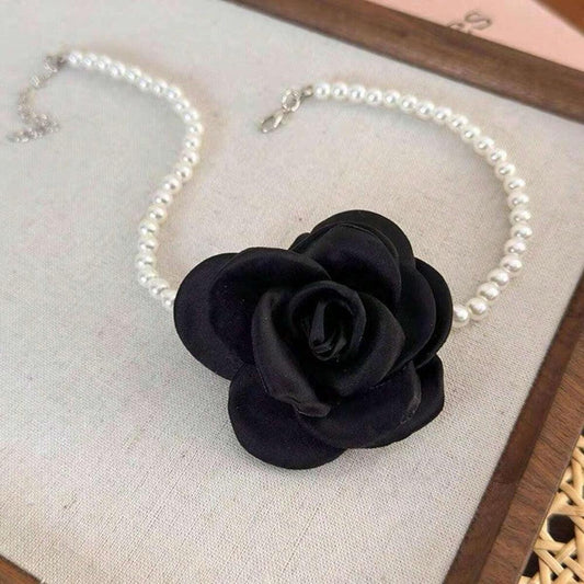 Colier choker, cu perle si floare neagra, Begit C14 - Pursehuit.ro