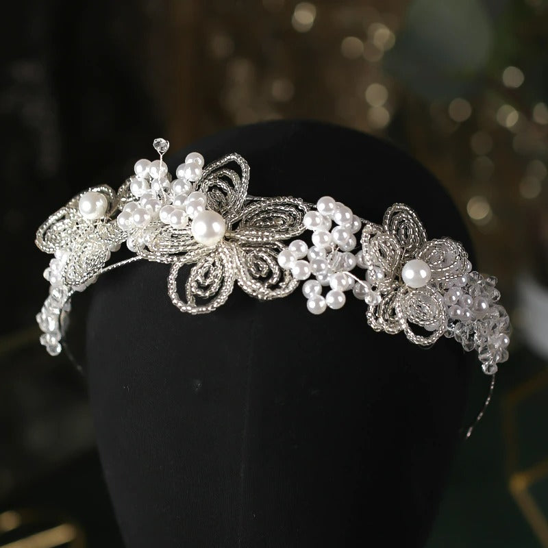 Coronita argintie, cu margelute si perle, Alexia C6