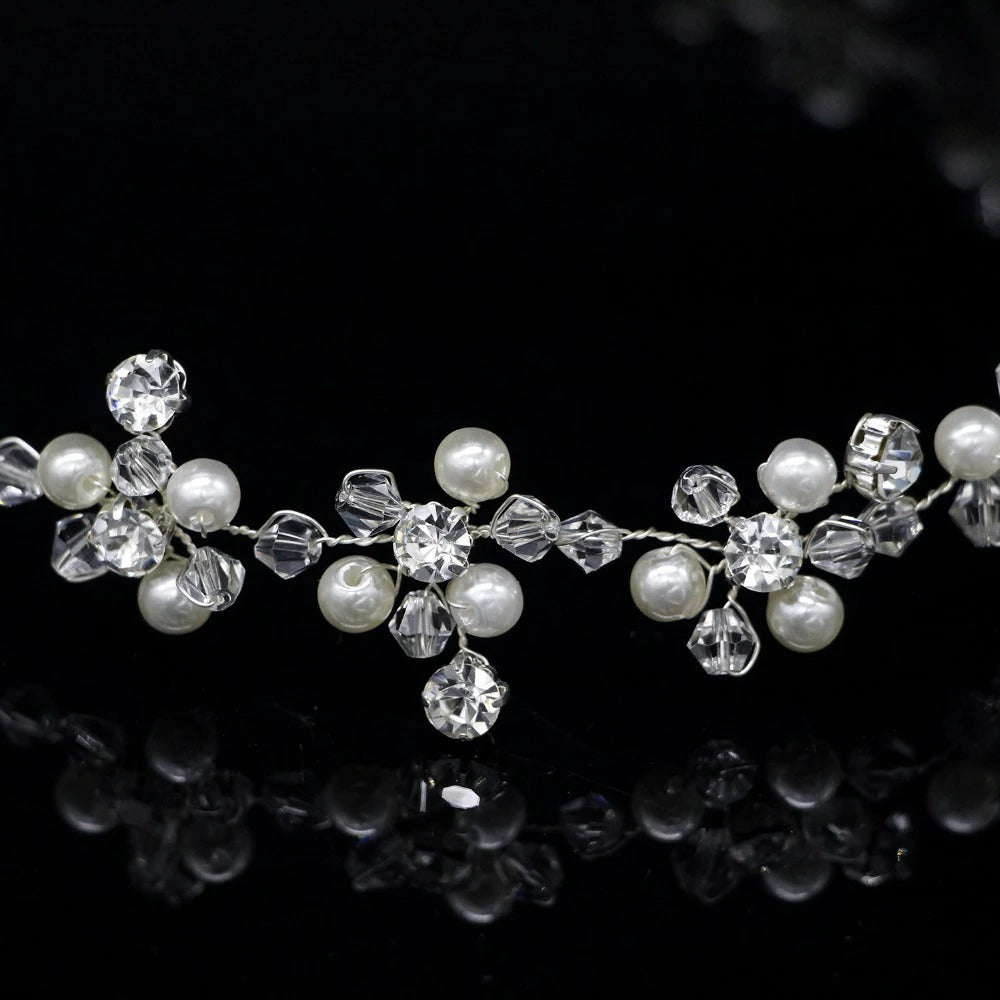 Coronita argintie, modelatoare, cu perle si margelute, Araminta C11