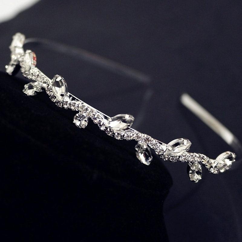 Diadema argintie, cu pietre, April C9 - Pursehuit.ro