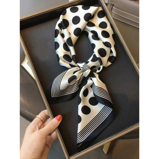 Esarfa alba, patrata, cu imprimeu buline negre, Sandina C1 OUT - Pursehuit.ro
