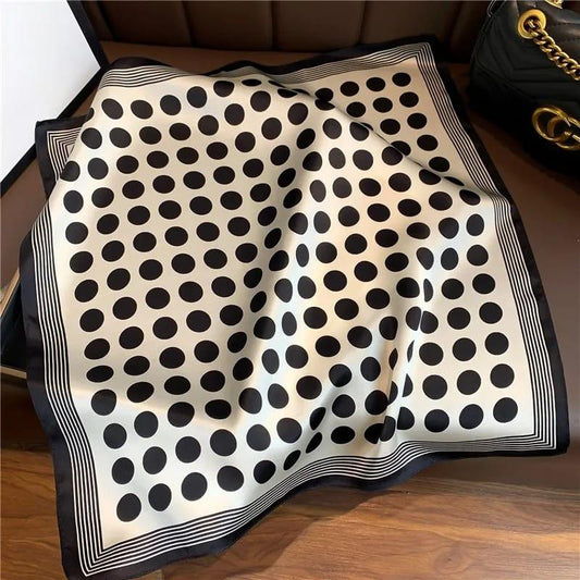 Esarfa alba, patrata, cu imprimeu buline negre, Sandina C1 OUT - Pursehuit.ro