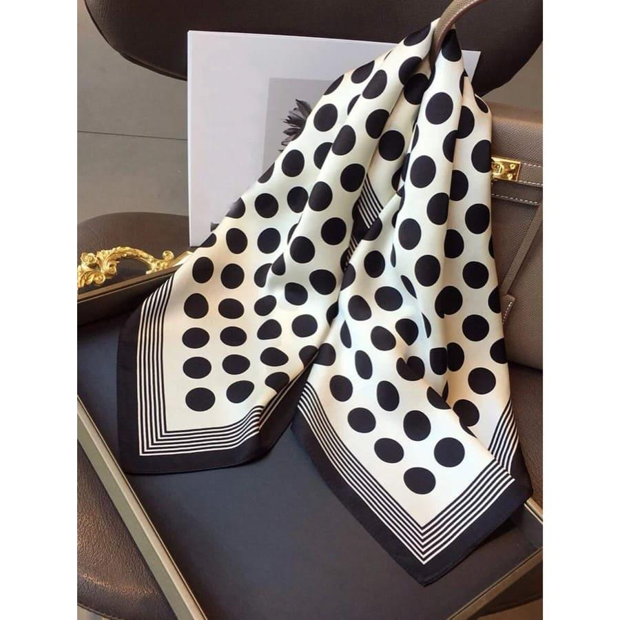 Esarfa alba, patrata, cu imprimeu buline negre, Sandina C1 OUT - Pursehuit.ro