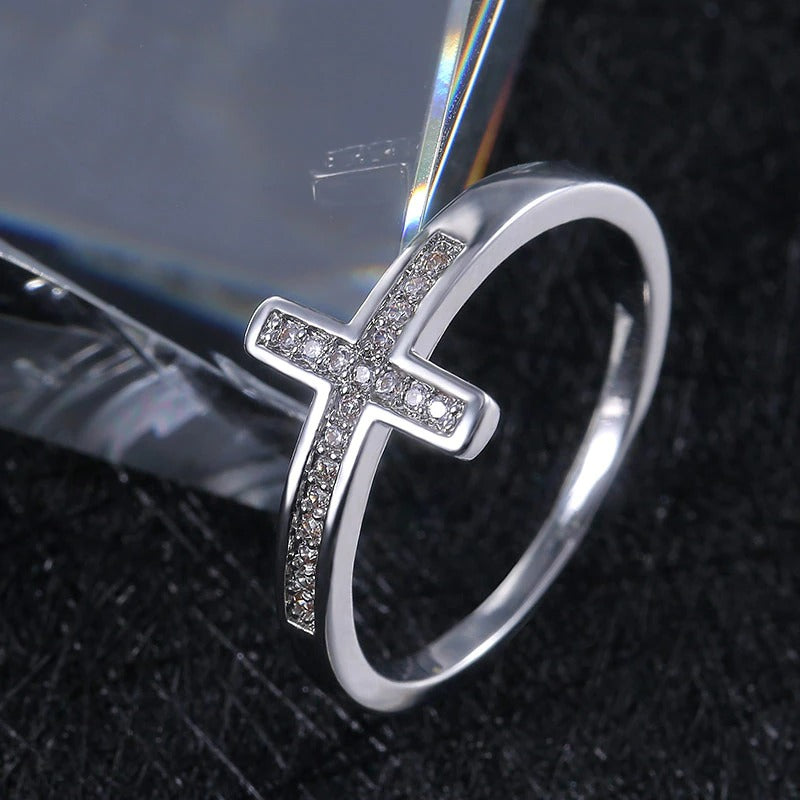 Inel argintiu, forma de cruce, cu pietre din zirconiu, Sigvor C4