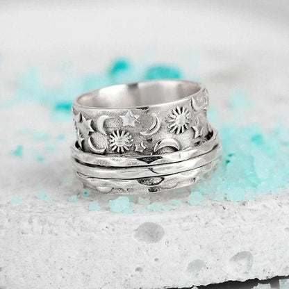 Inel argintiu, lat, cu model in relief, soare, stele si luna, Nelly C2 - Pursehuit.ro