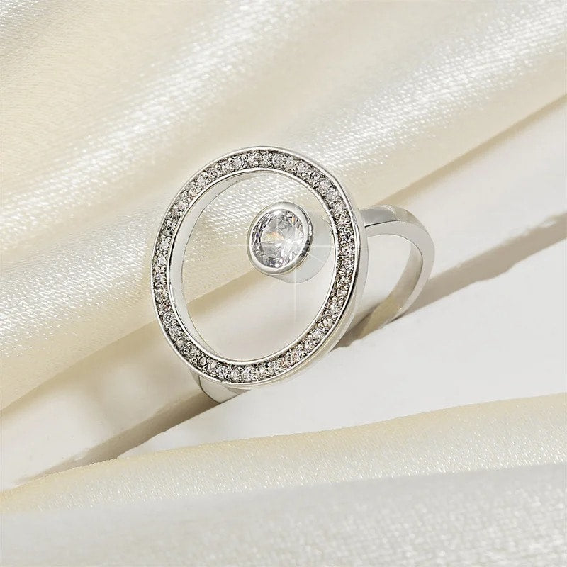 Inel argintiu, reglabil, forma de cerc, cu pietre din zirconiu, Mae C6