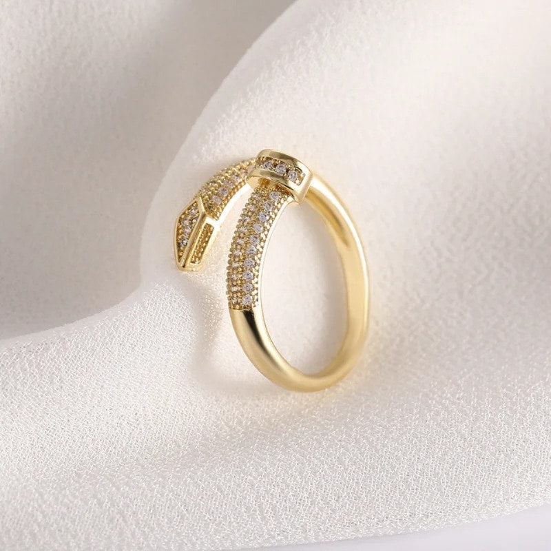 Inel auriu, reglabil, forma de cui, cu pietre din zirconiu, Marta C6