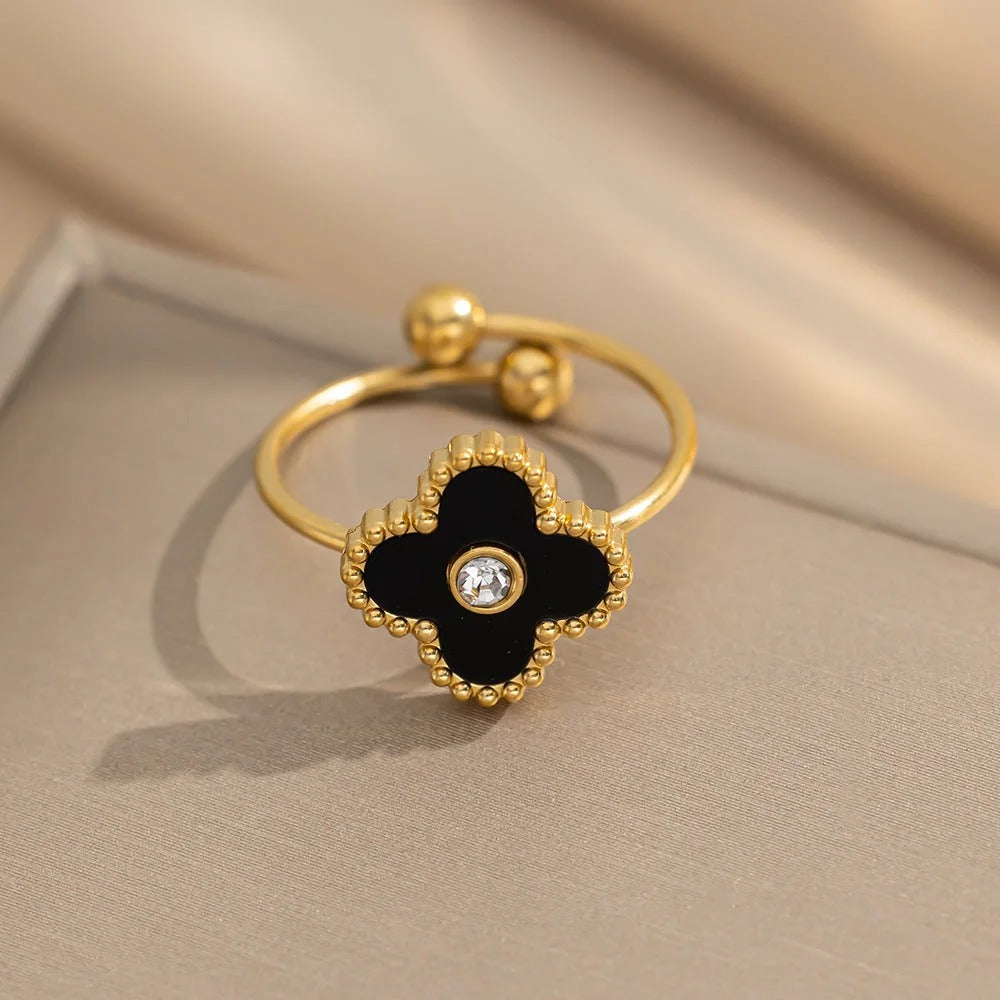 Inel auriu, reglabil, din otel inoxidabil, suflat cu aur 18k, forma de trifoi negru stilizat, Phoebe C8