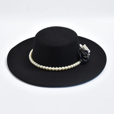 Palarie neagra, stil canotiera, handmade, cu bor lat, cu flori si perle, Deisy