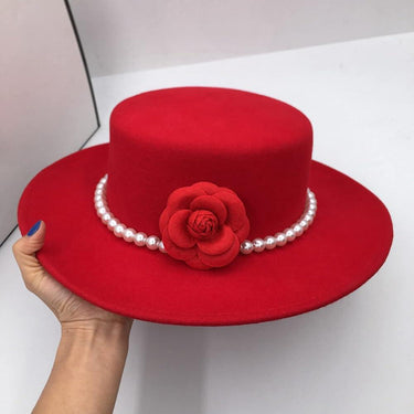 Palarie dama, rosie, stil canotiera, handmade, cu accesoriu detasabil din perle, Grimkel - Pursehuit.ro