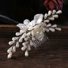 Set accesoriu de par si cercei, argintiu, cu flori albe si perle, Megan C9
