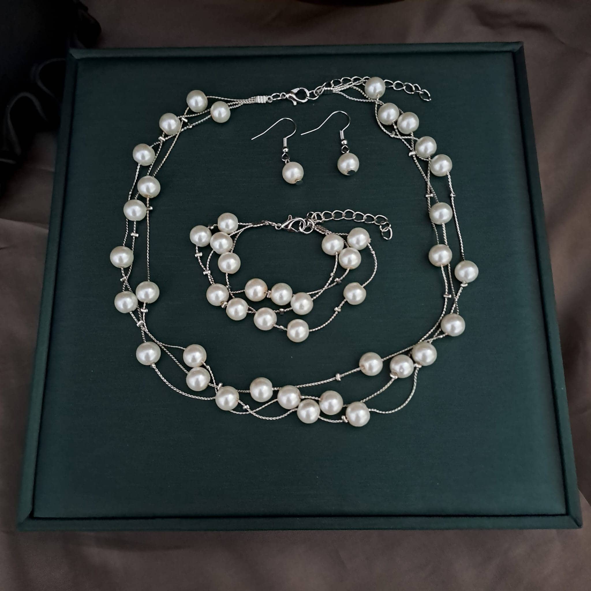 Set colier, cercei si bratara, argintiu, cu perle, Athanasia C12