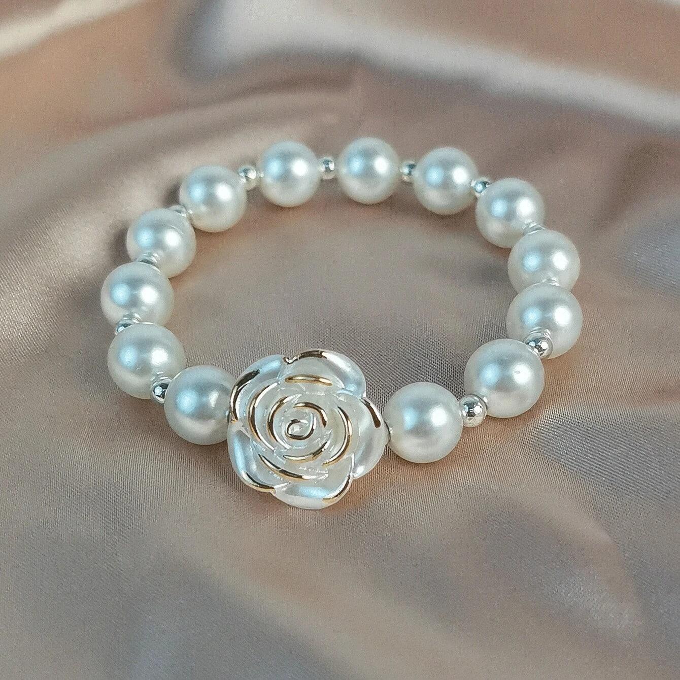 Set colier, cercei si bratara, auriu, cu flori si perle, Olymphia C8 - Pursehuit.ro