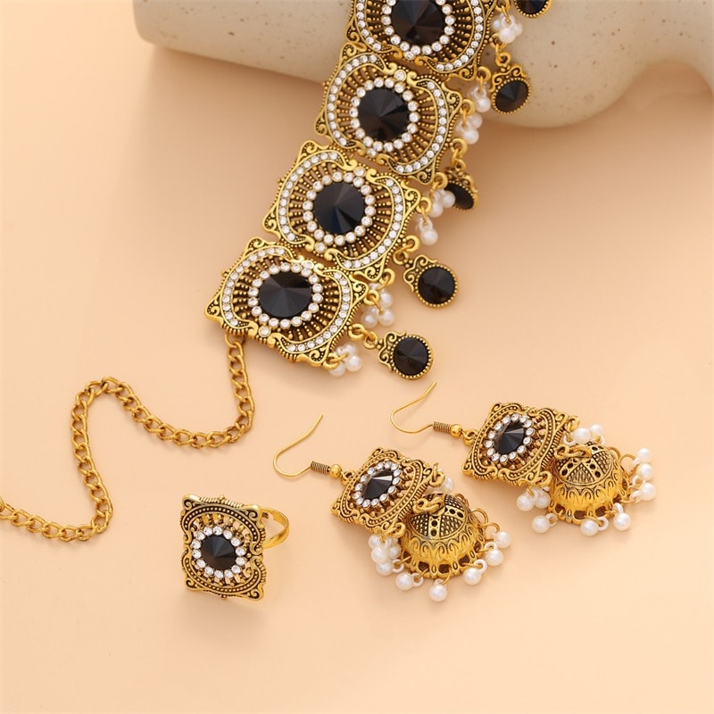 Set colier choker, cercei si inel, auriu, cu pietre negre si perle, stil indian, Levinia C15