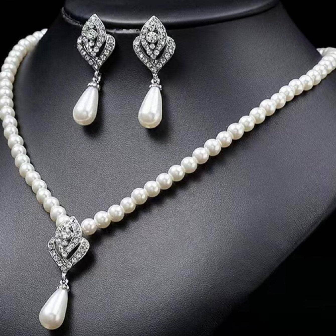 Set colier si cercei, argintiu, cu perle si pietre, Orri C5 - Pursehuit.ro