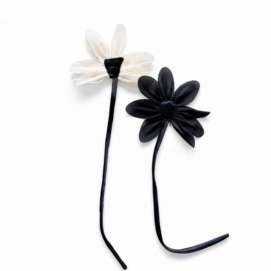 Set 2 brose tip floare, neagra si bej, Bartha C12