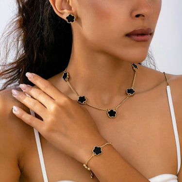 Set colier, cercei si bratara, auriu, cu pandantive flori negre, Nickie C15