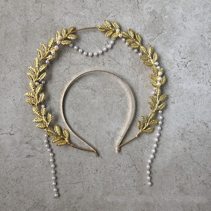Tiara Halo, handmade, aurie, cu frunzulite si perle, Elvia C1